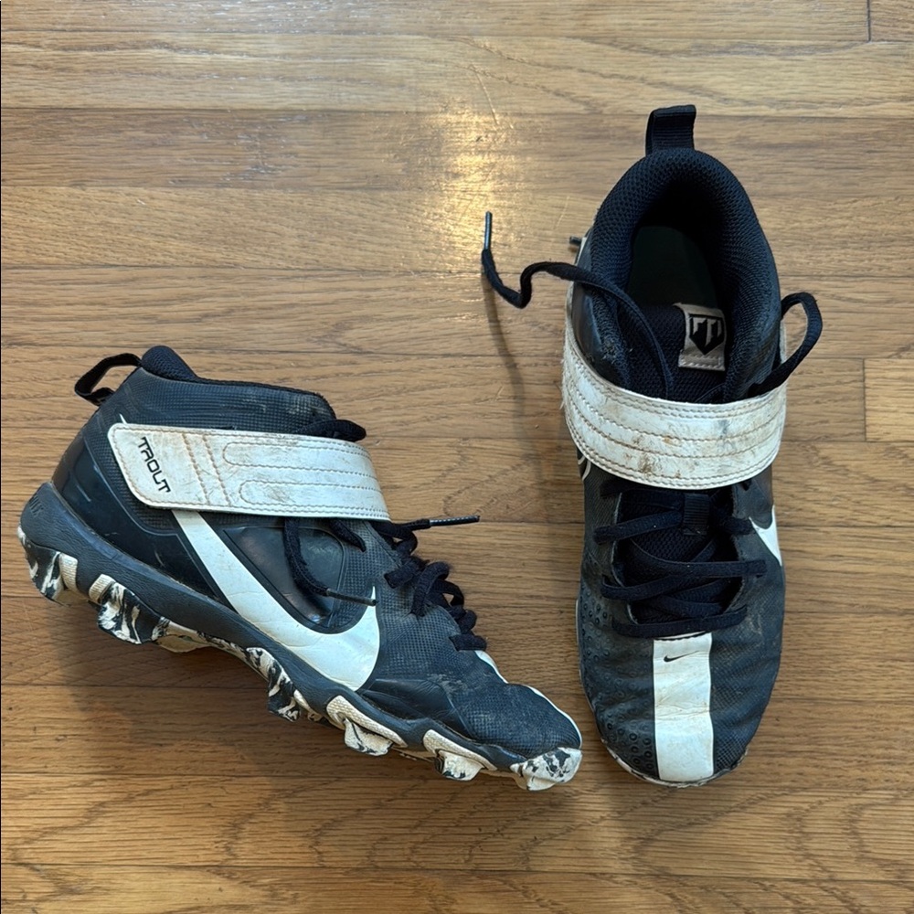 Nike Black and White Athletic Cleats